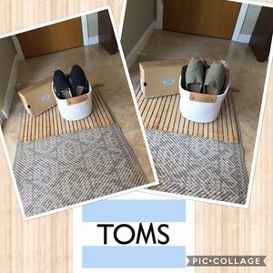 Toms Classics in Olive or Black